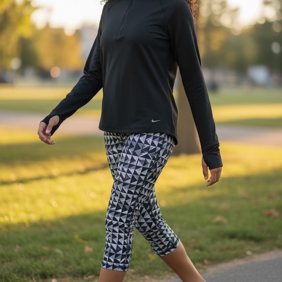 Nike Women’s Three Piece Set with Black
Tops & Geometric Patterned Capri - Picture 7 of 11